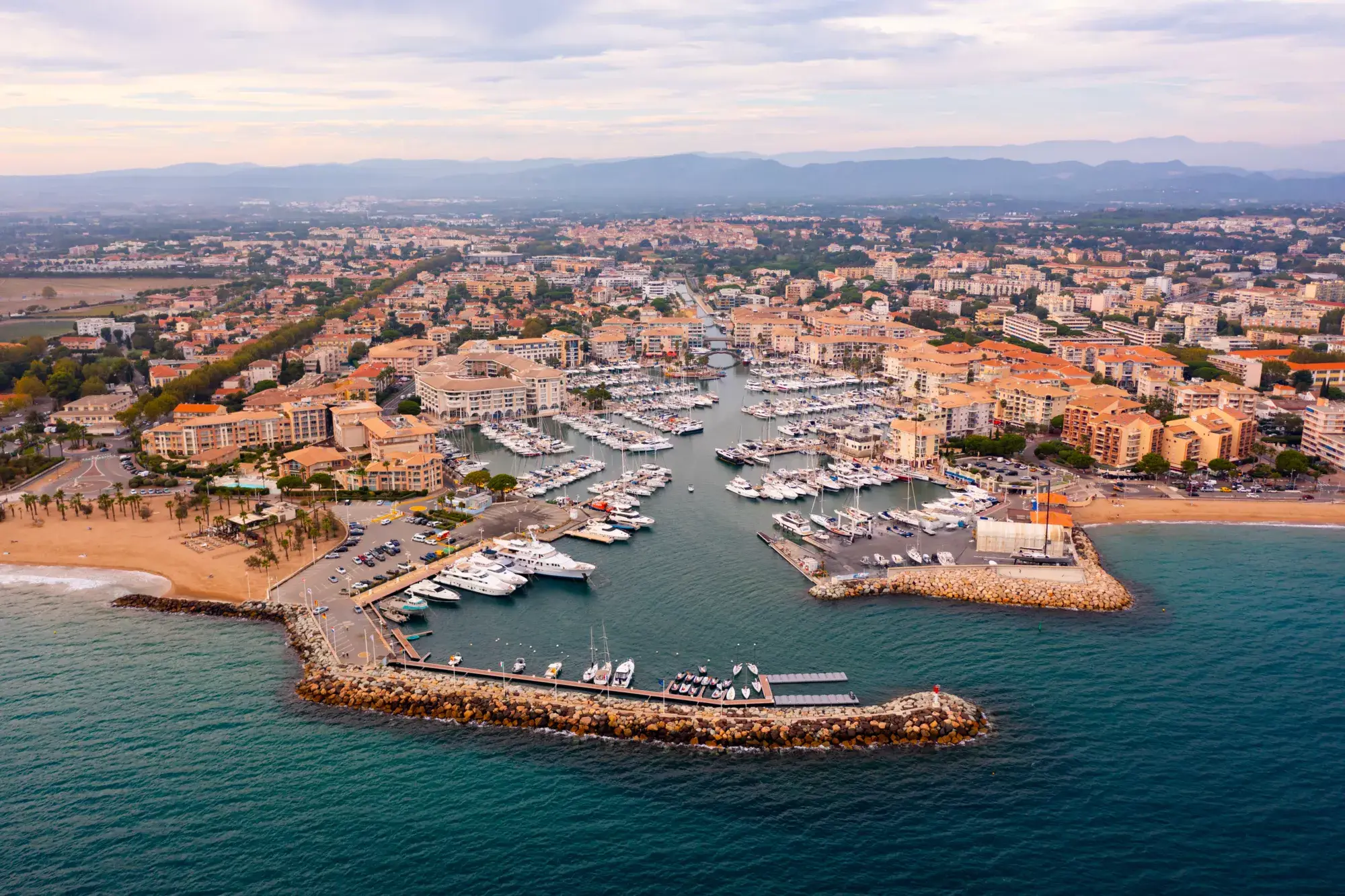 Photo aérienne du port de Fréjus
