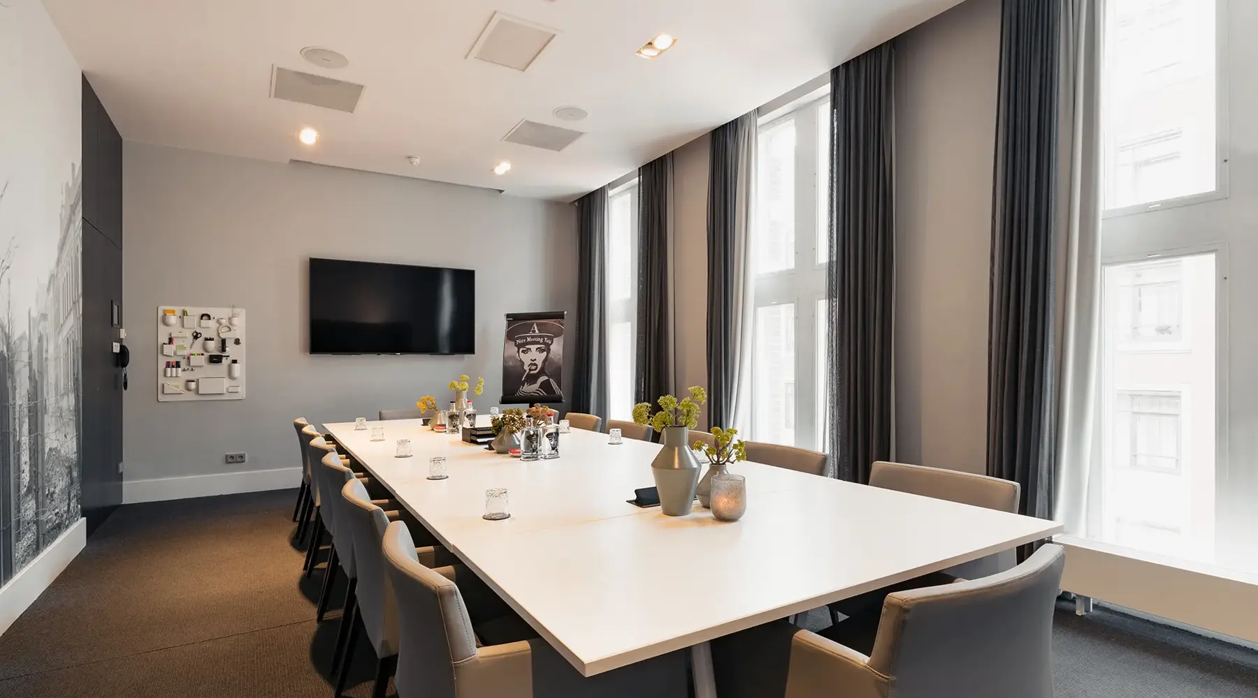 Tafel in zaal het archief