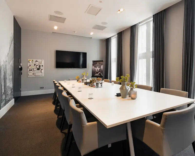 Tafel in zaal het archief