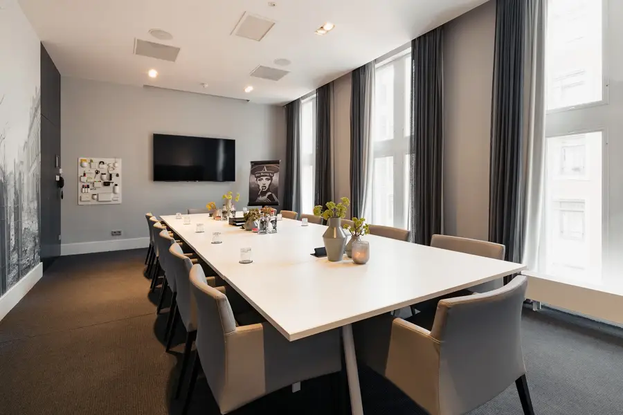 Tafel in zaal het archief