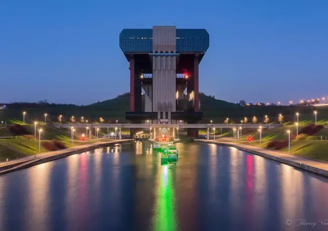 Ascenseur funiculaire de Strépy-Thieu