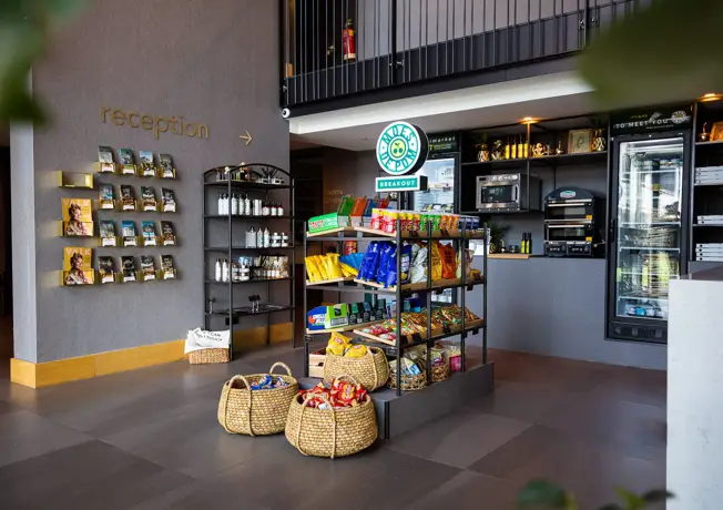 Front view of shop Moes de Pom