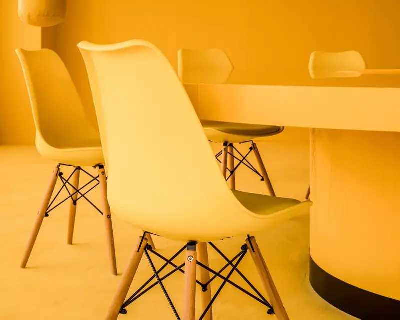 yellow room stoel