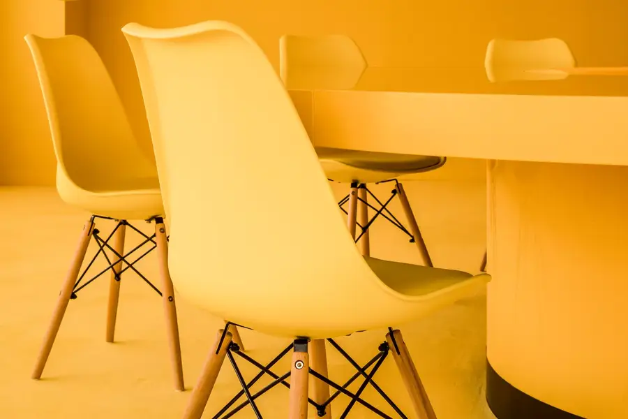 yellow room stoel