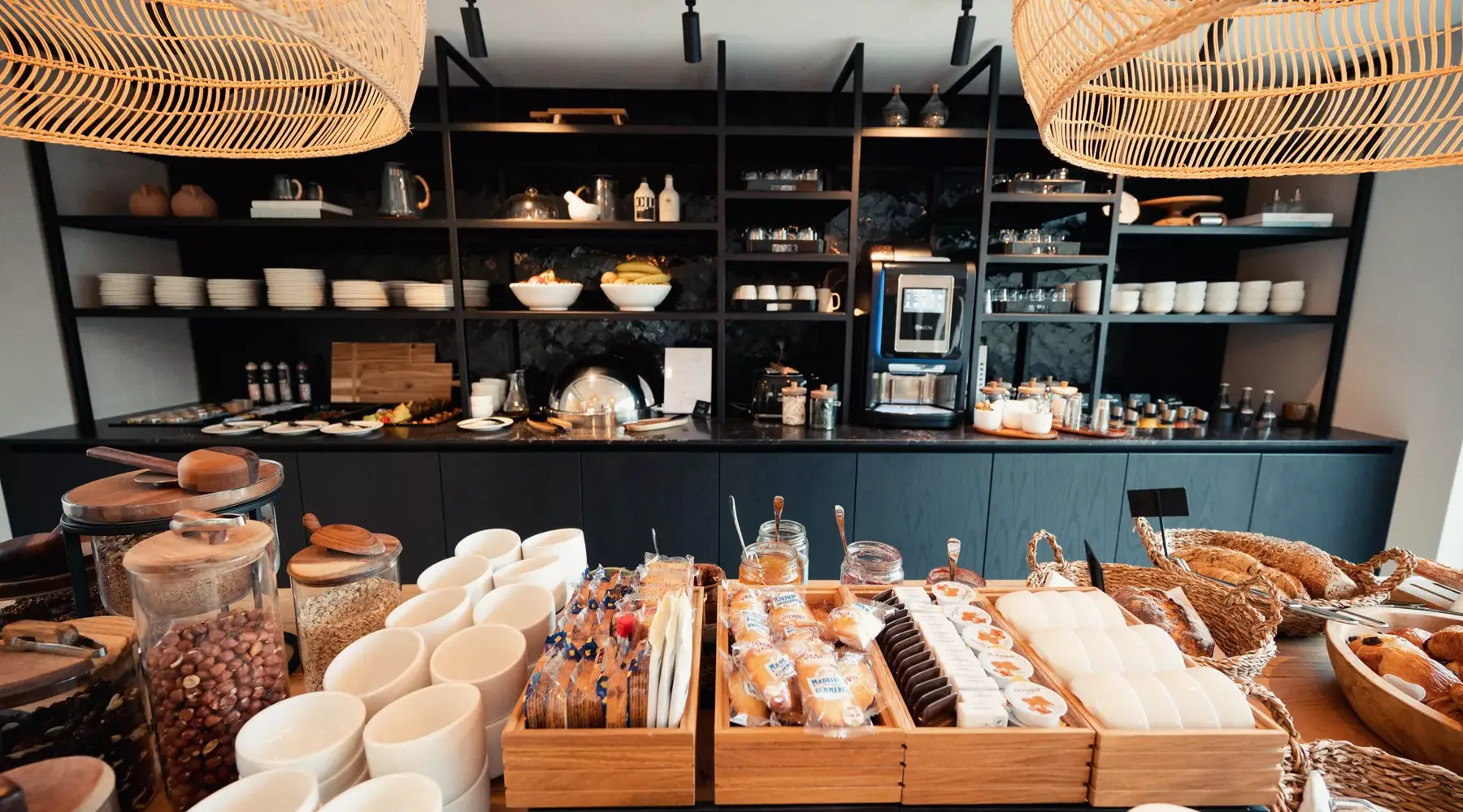 Buffet petit-déjeuner de l'hôtel Van der Valk Bloom.