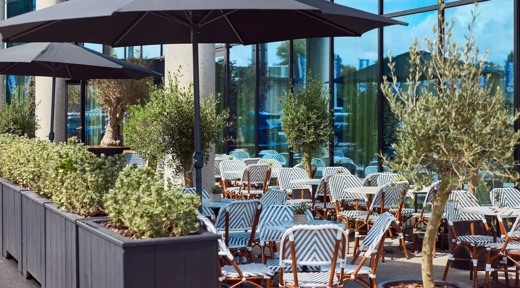 La terrasse du bar du hall de l'hôtel Gent