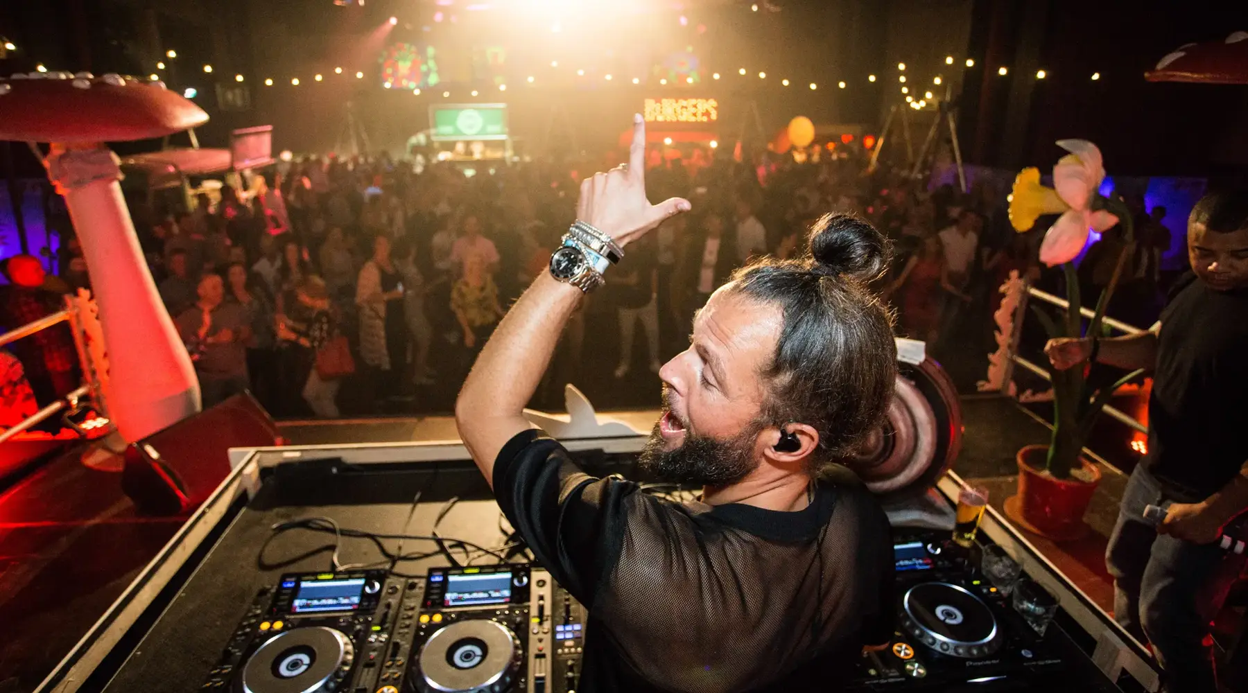 Theater DJ La Fuente event