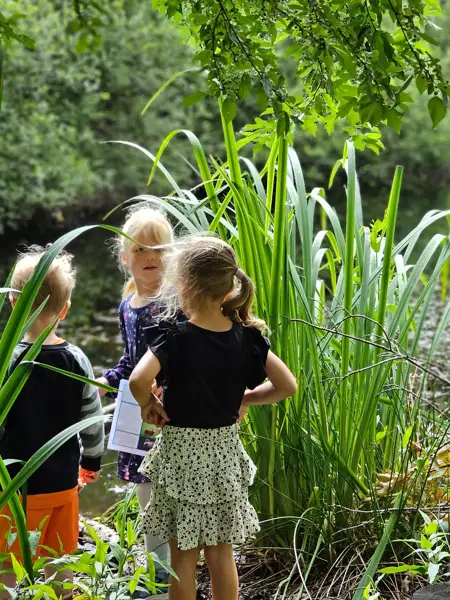 Children on the nature trail at De Naturij
