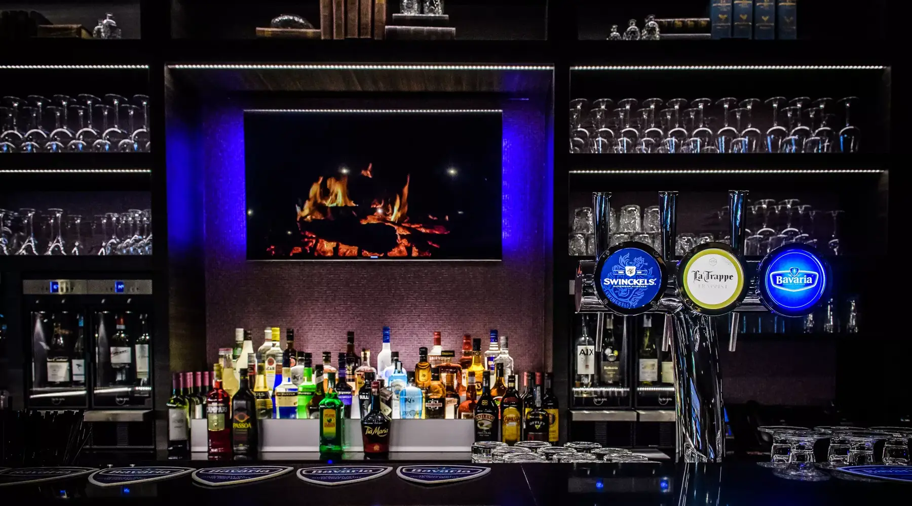 Nicholson lobby bar