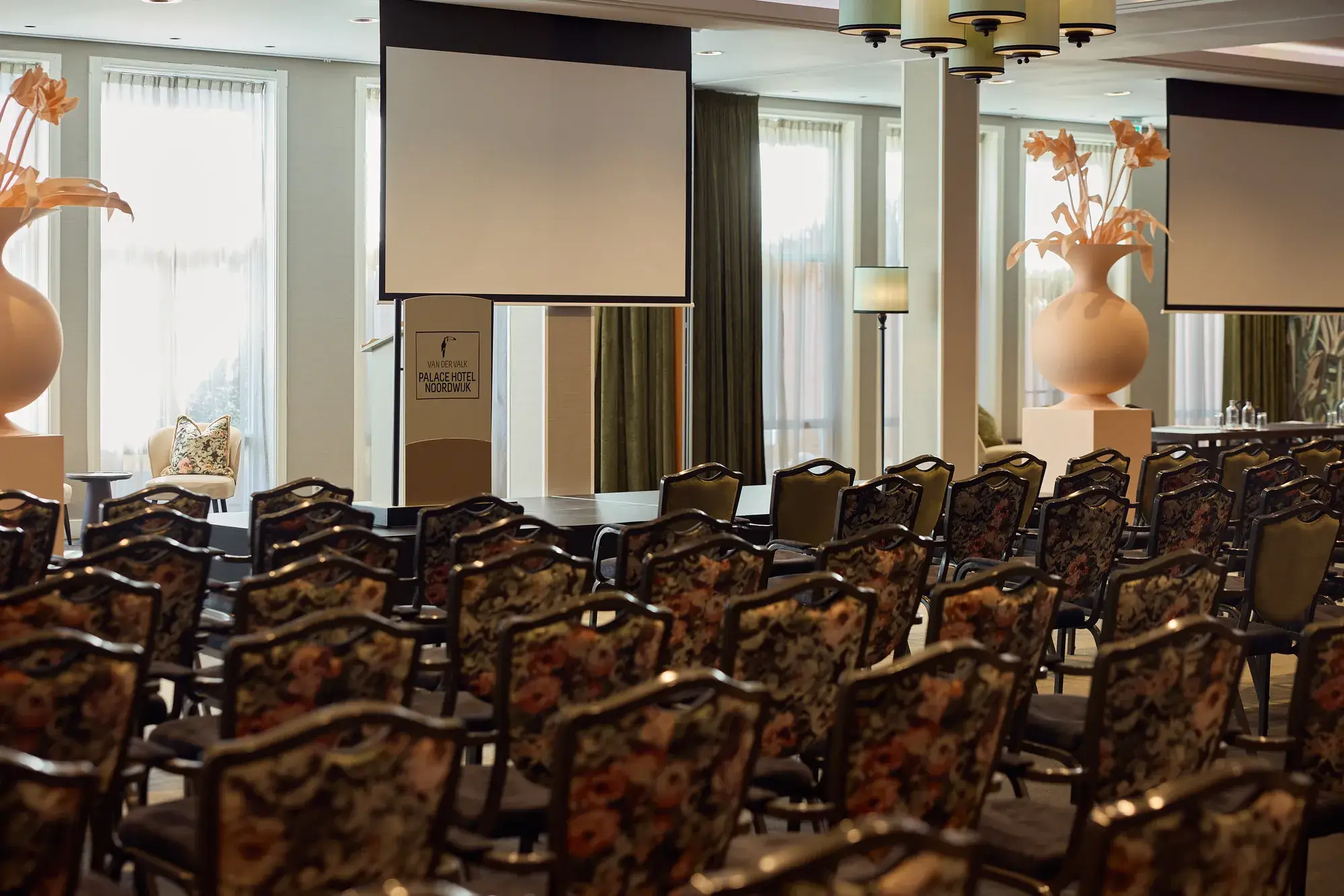 Meeting Room Tulp 4-5, theater setup with screen