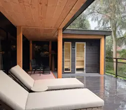 Terrasse mit Sauna