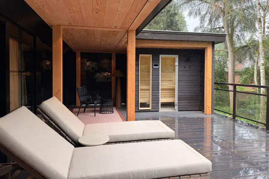 Terras met sauna
