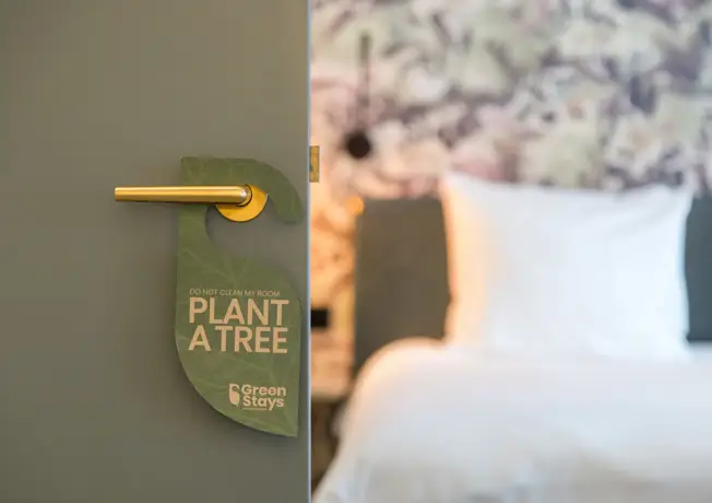 Green Stay kaartje aan een deurklink