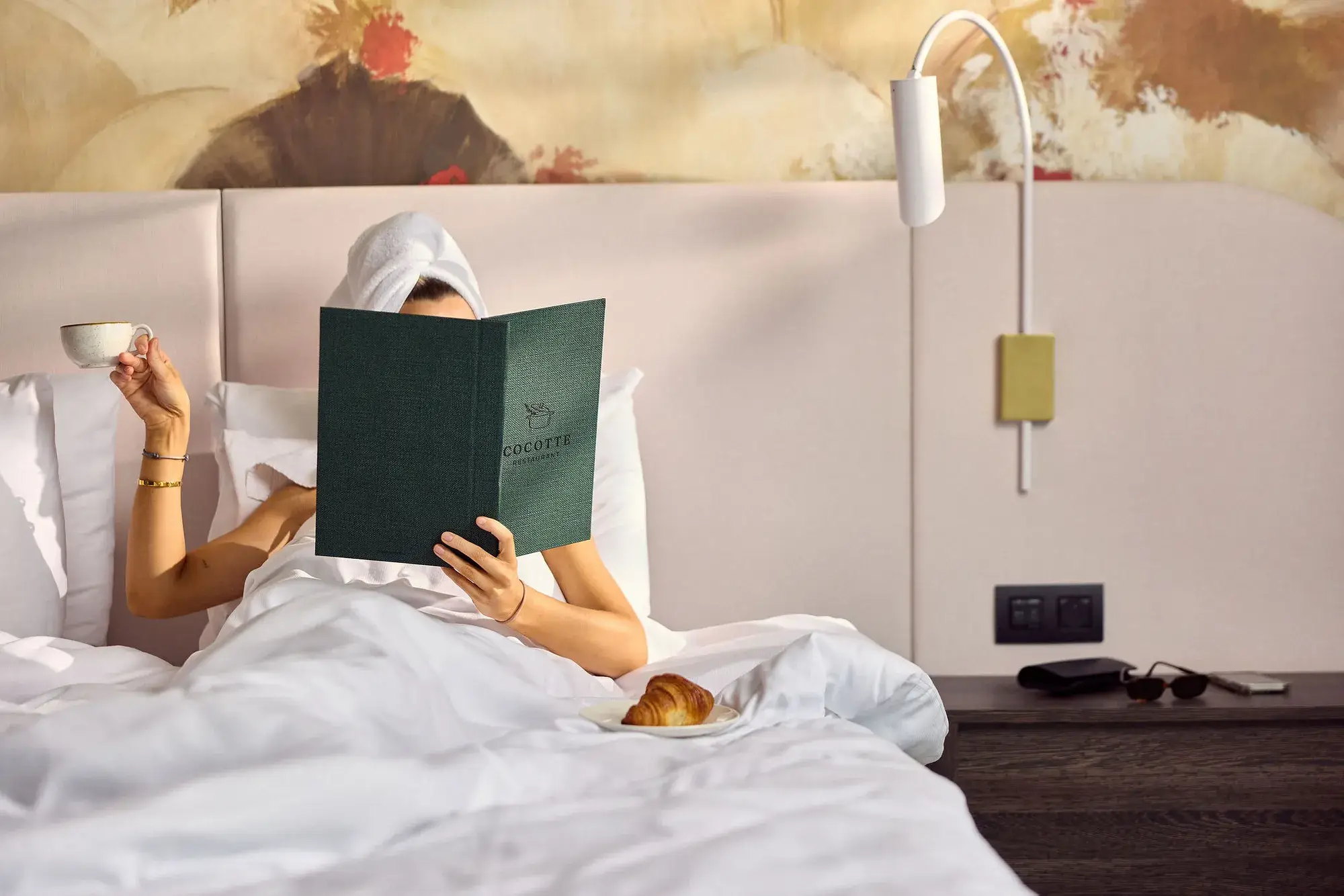 Matinée paisible à l'hôtel Gent avec petit-déjeuner au lit