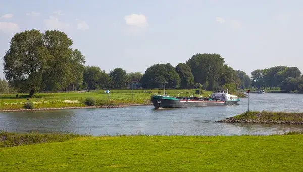 Alblasserwaard rivier boot