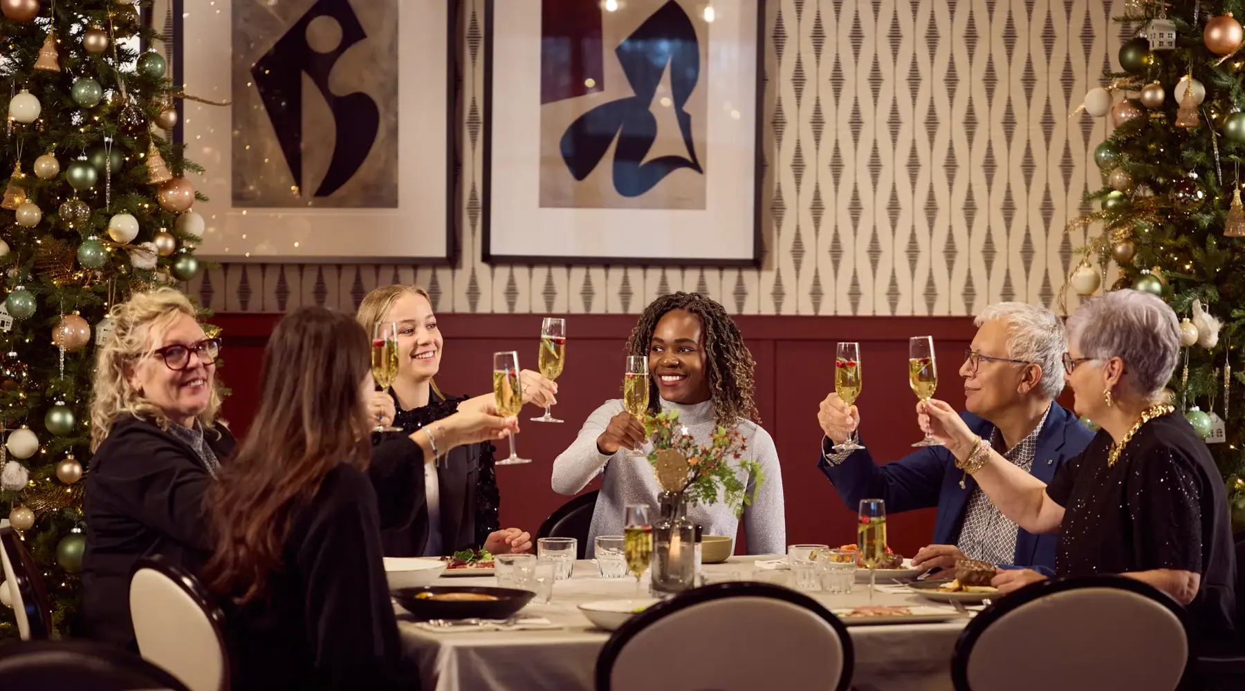 Family celebrates Christmas in a Van der Valk Restaurant