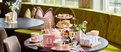Ingedekte tafel van de High Tea by Toos