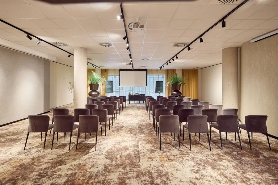 Theaterbestuhlung für bis zu 120 Personen im Van der Valk Hotel Gent