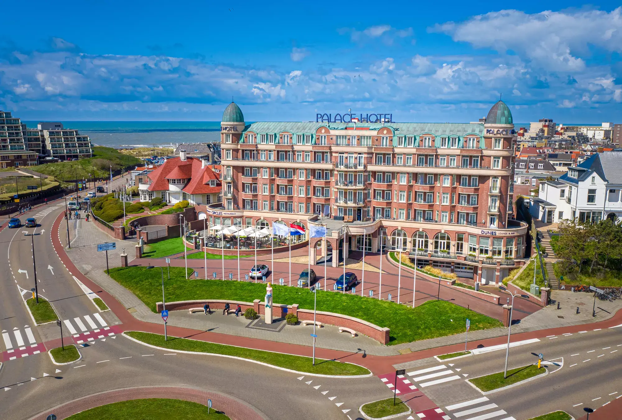 Vooraanzicht hotel