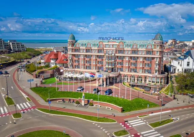 Vooraanzicht hotel