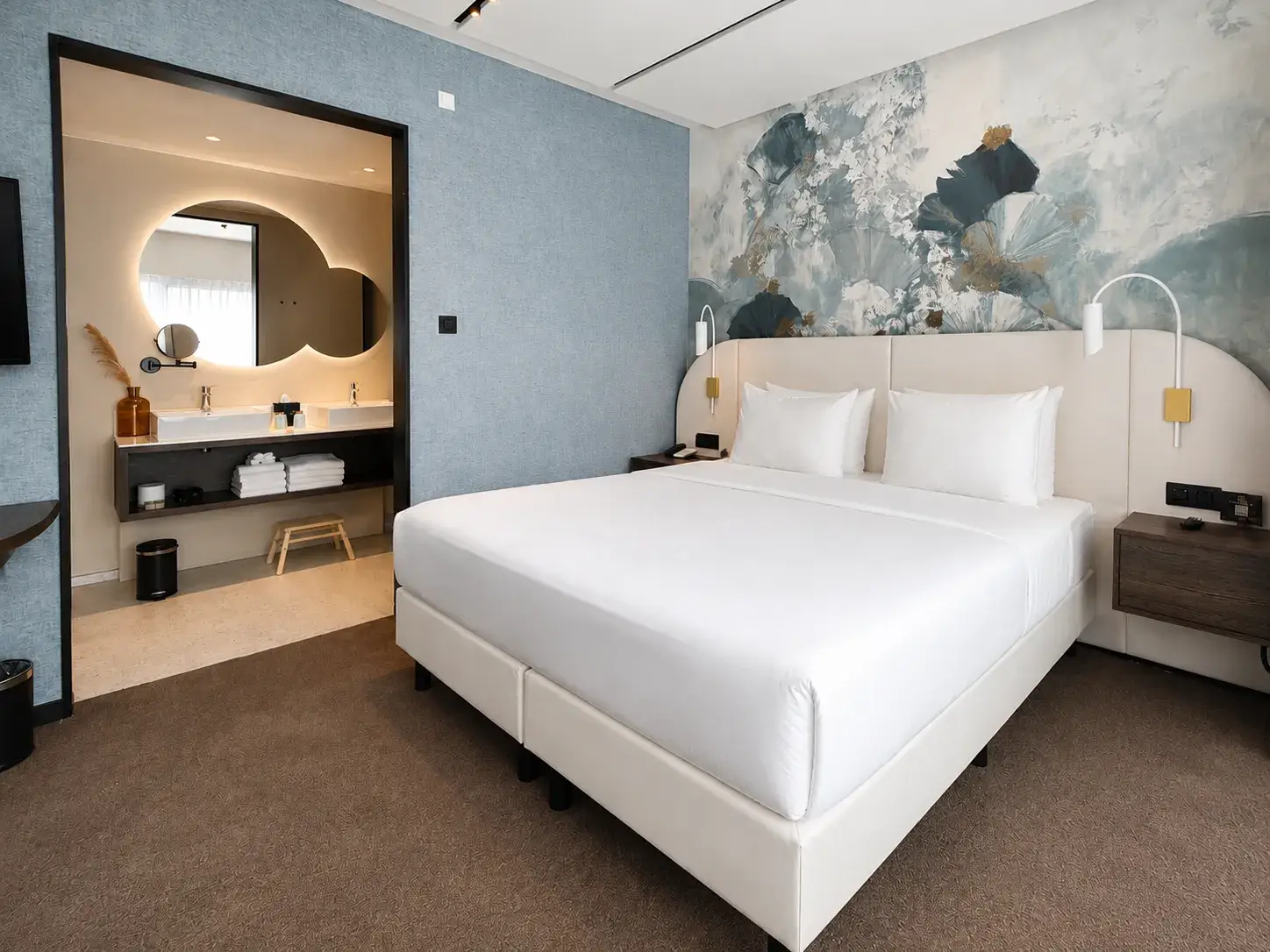 Deluxe family room