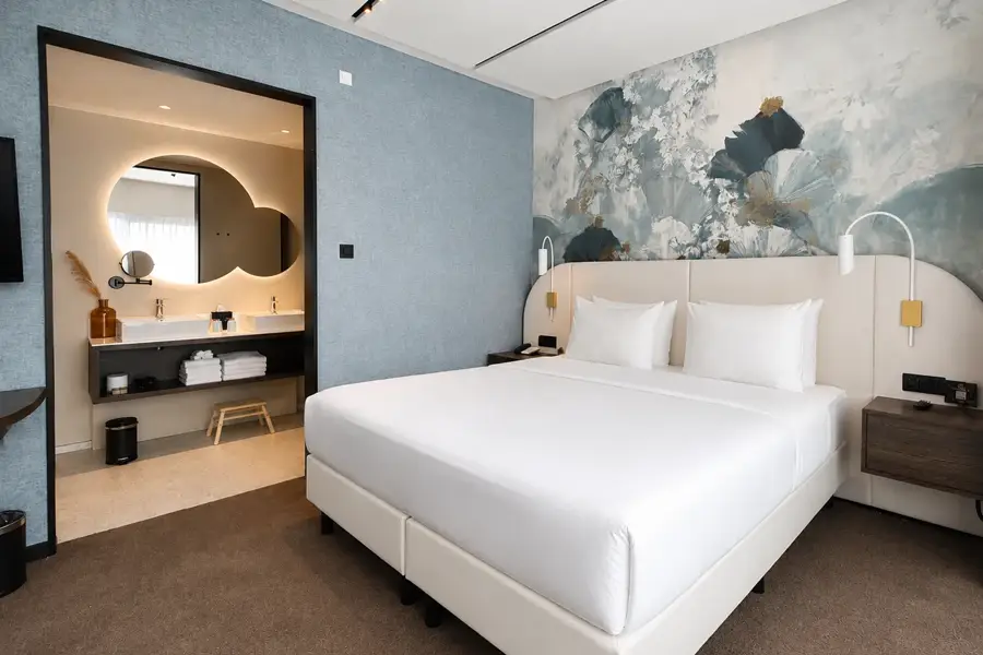 Deluxe family room