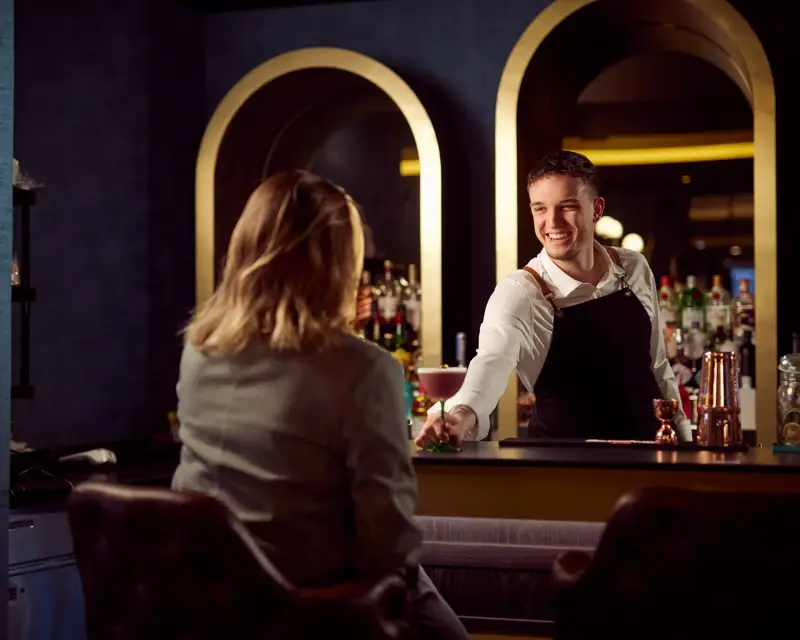 Restaurant & Bar