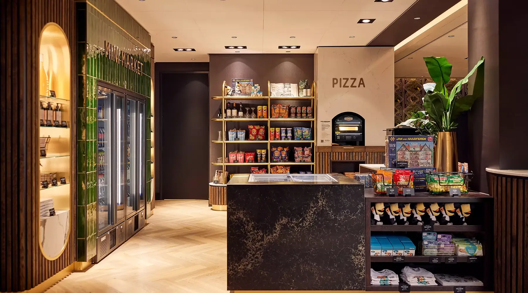 Mini market at the reception of Hotel Breukelen