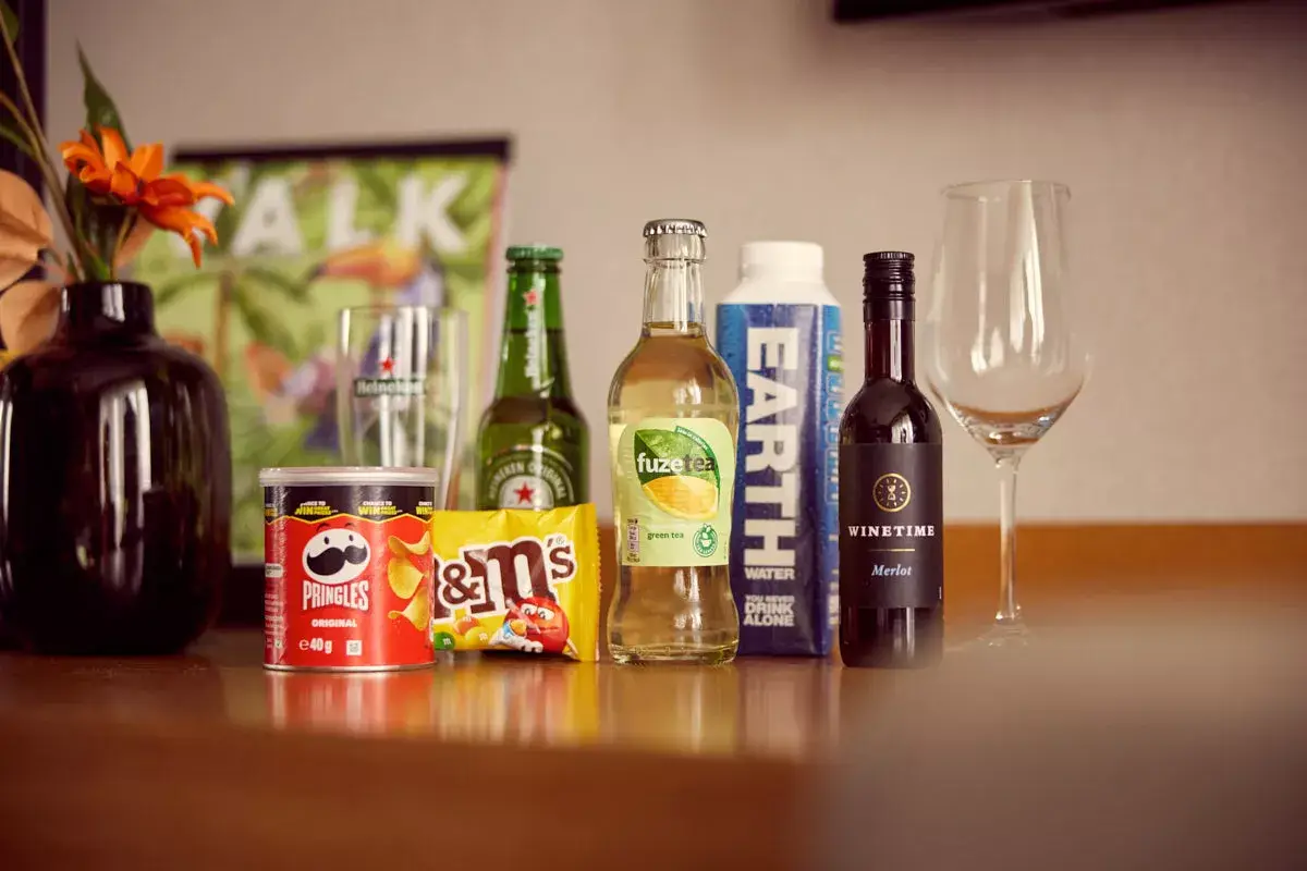 Minibarpakket op de kamer van Hotel Drachten