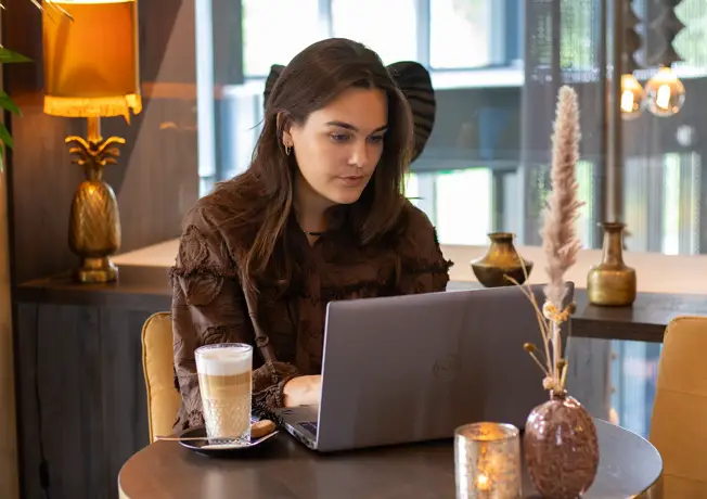 Frauen auf der Terrasse