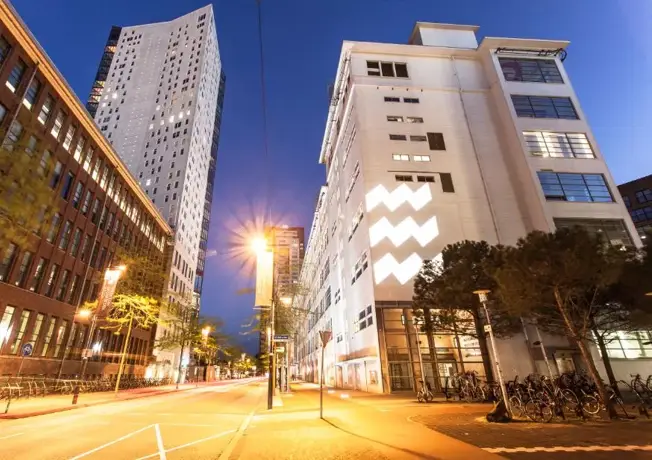 Bild von Eindhoven in der Dunkelheit