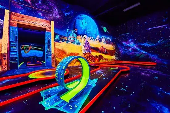 Blacklight midget golf in Loosdrecht