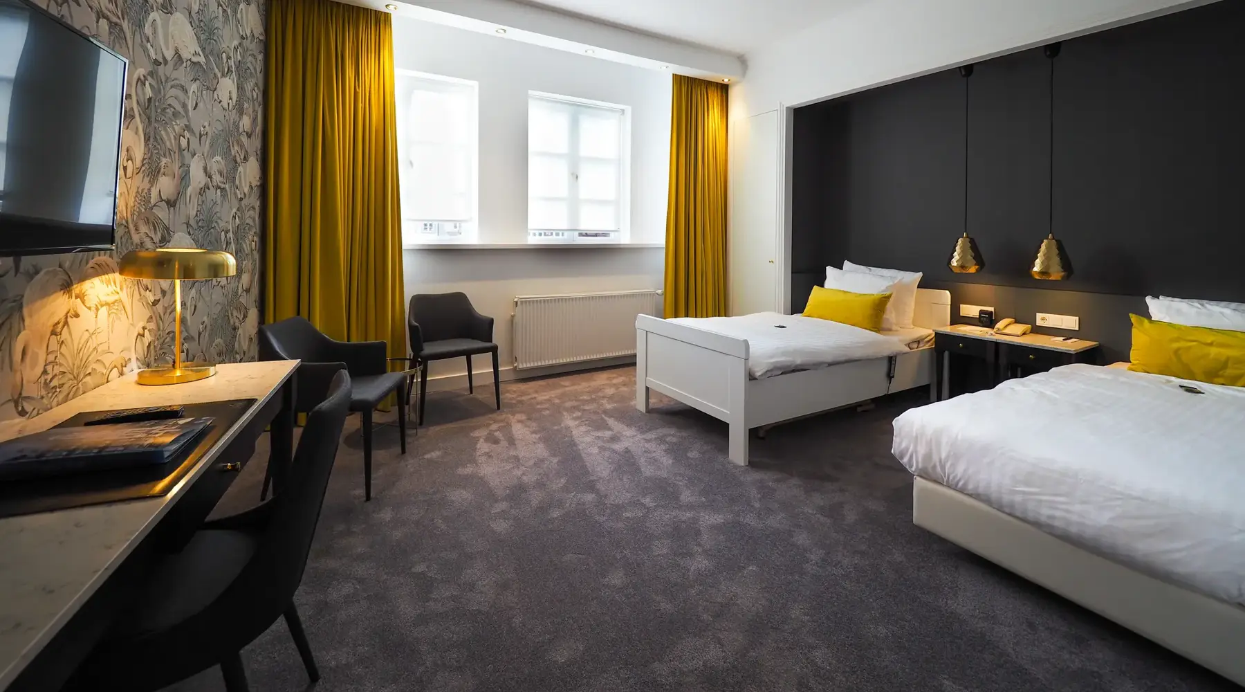 Wheelchair-accessible twin room at Van der Valk Hotel Hildesheim with two single beds and generous floor space