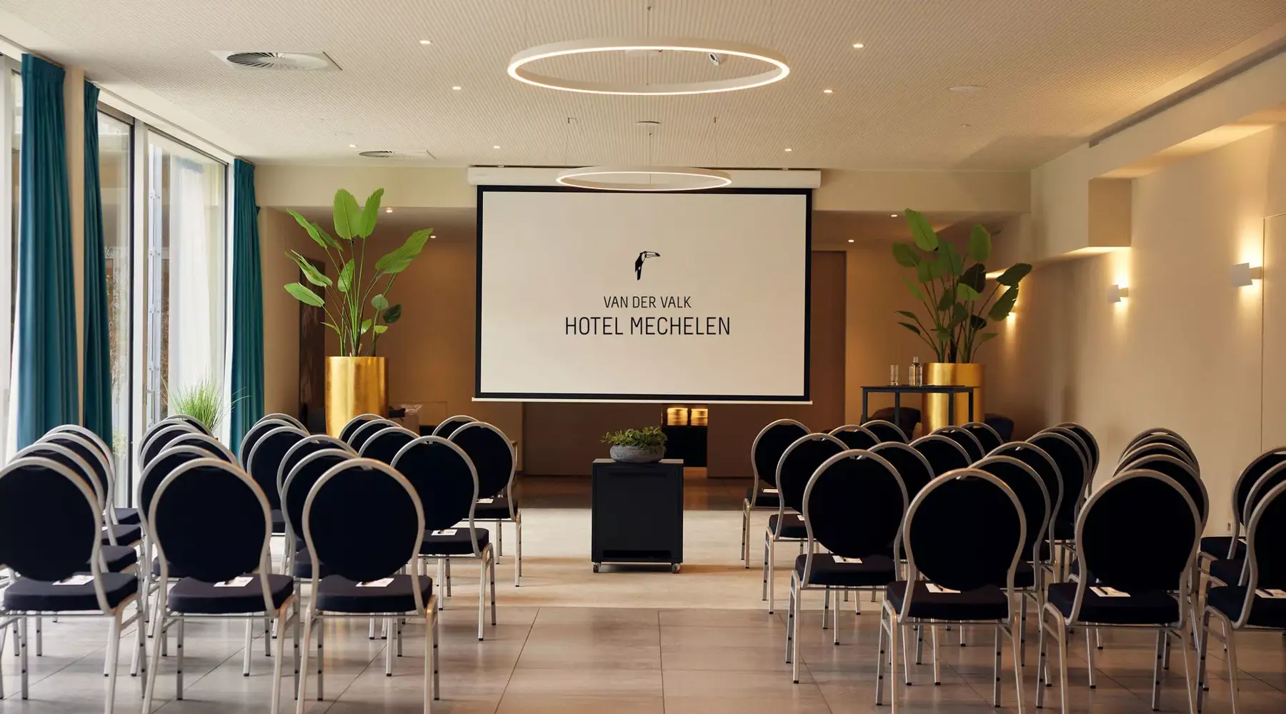 Zaal Petrus in theateropstelling 
