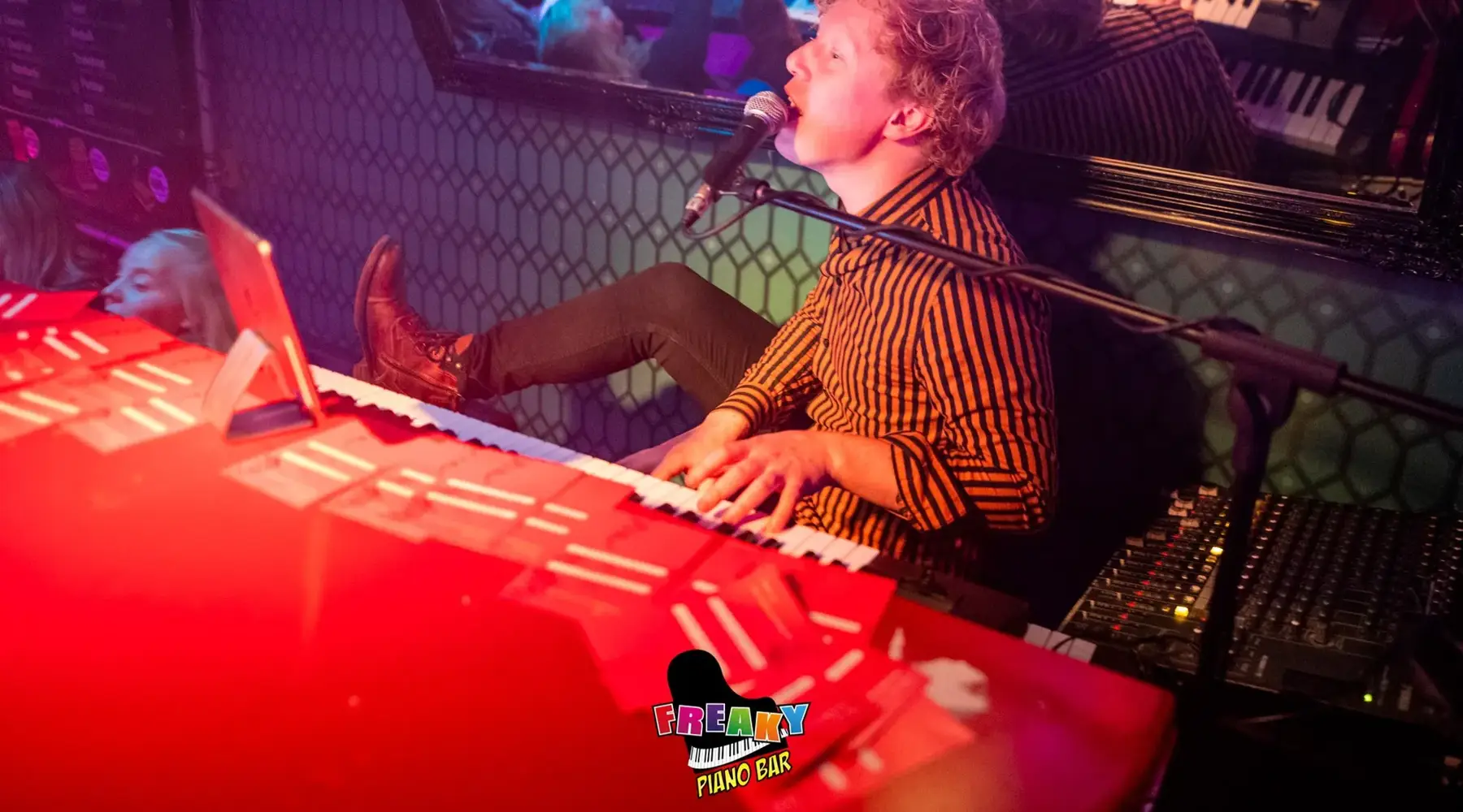 Piano Bar - Guus van Marwijk