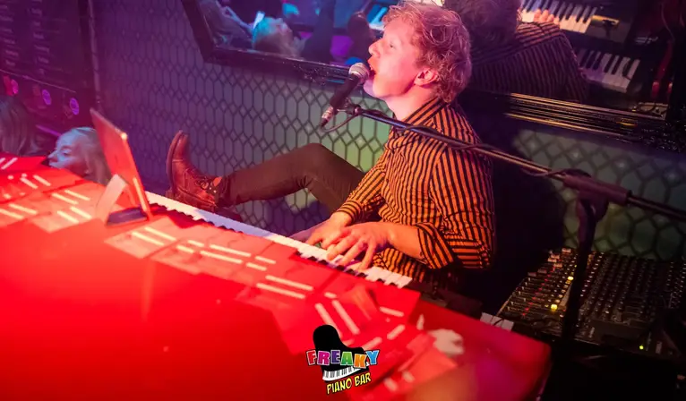 Piano Bar - Guus van Marwijk