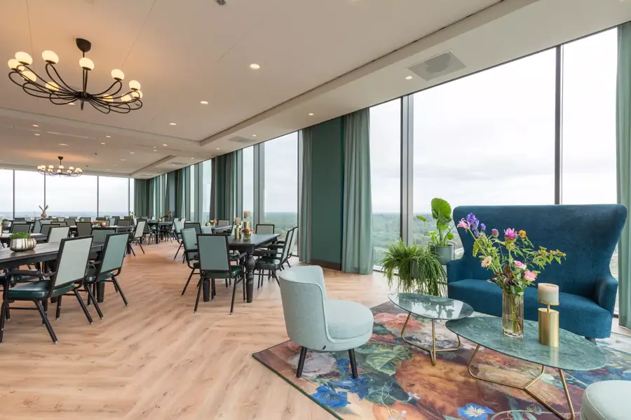 Level77 East