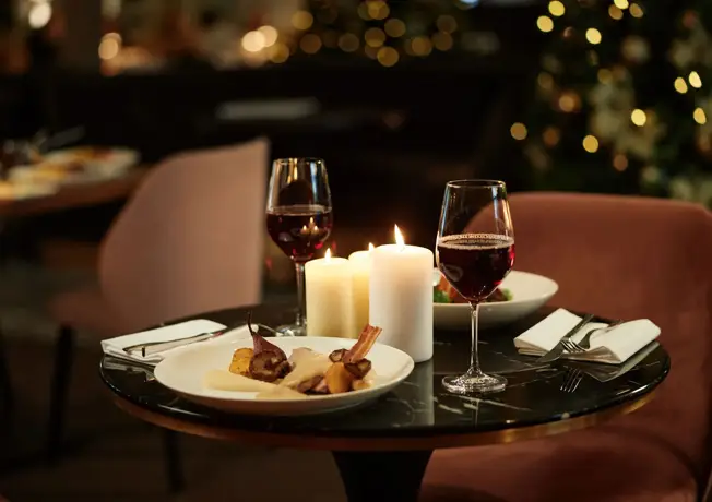 Buffet de réunion et d'événement dans une ambiance de Noël