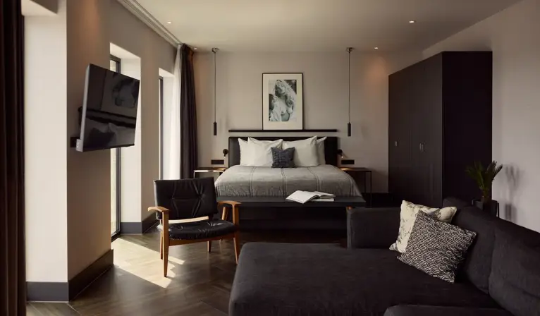 Penthouse Suite South