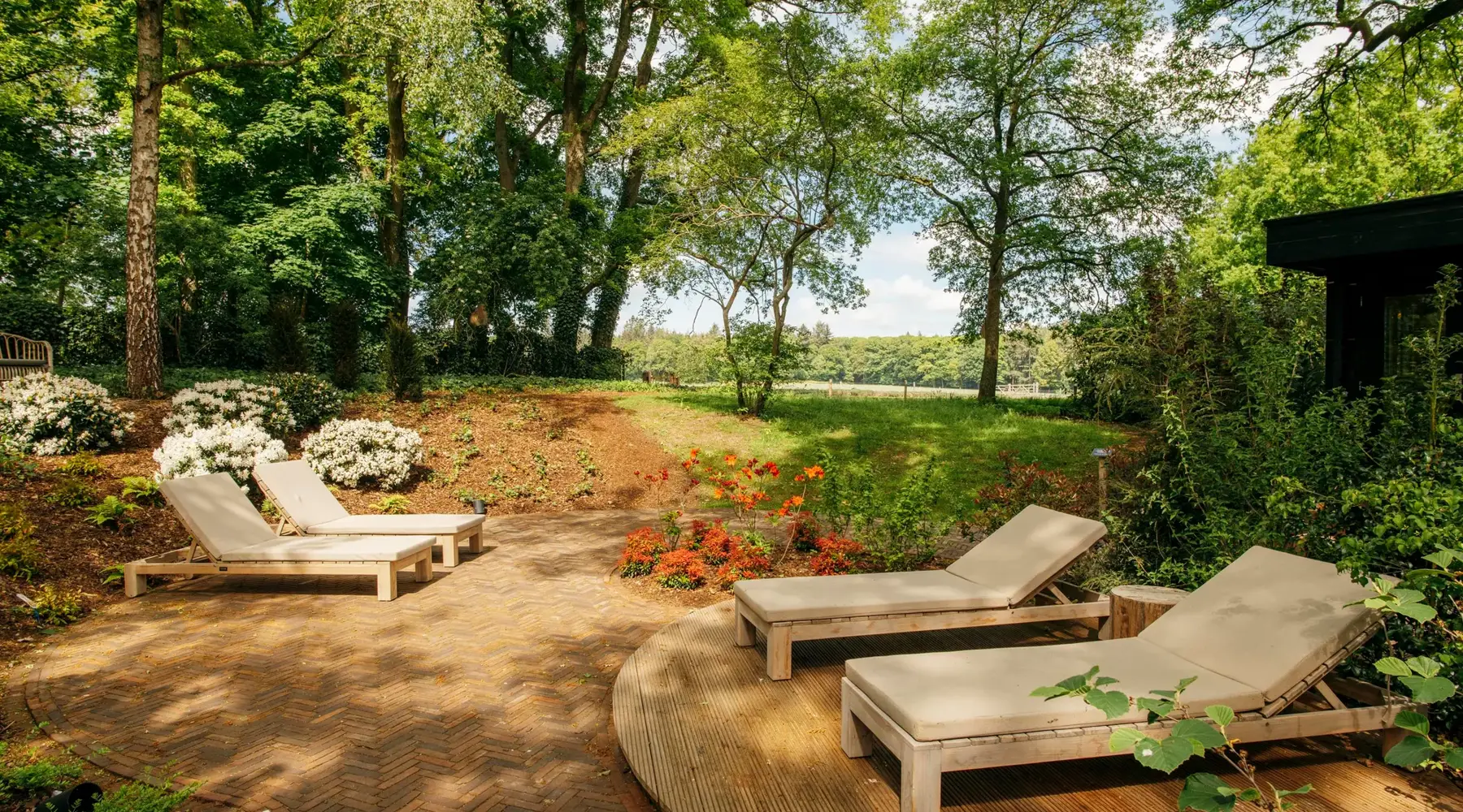 Wellnessgarden with pool