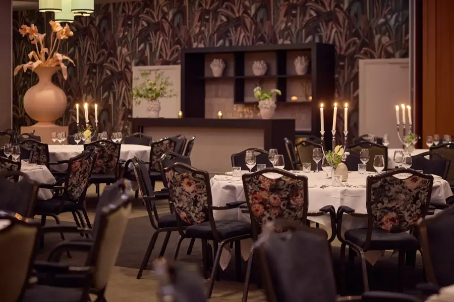 Vergaderzaal Tulp 5-6-7, ingedekt in dineropstelling