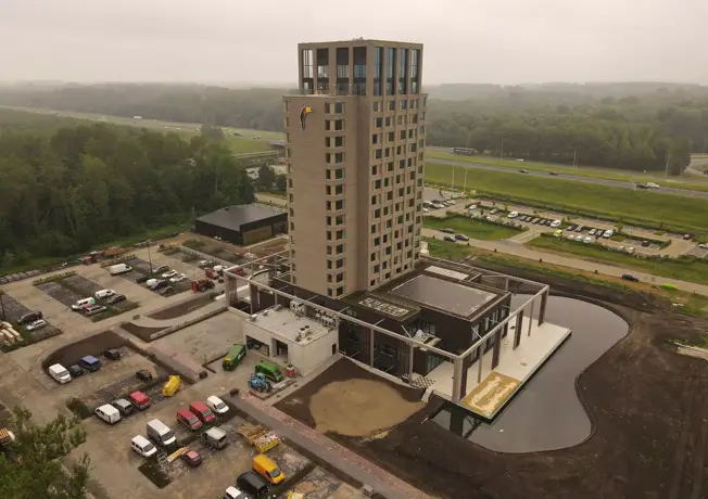 Droneshot van Hotel Lelystad