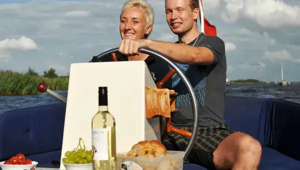 Stel varen hapjes wijn