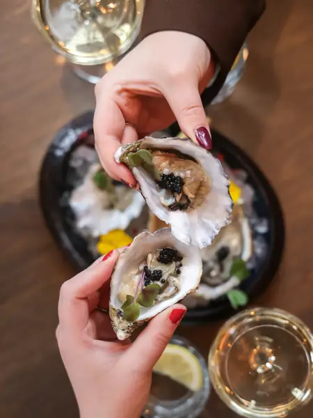 Proosten van oesters