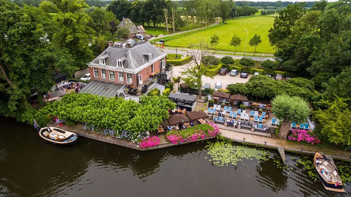 Restaurant De Slangevegt vanaf De Vecht