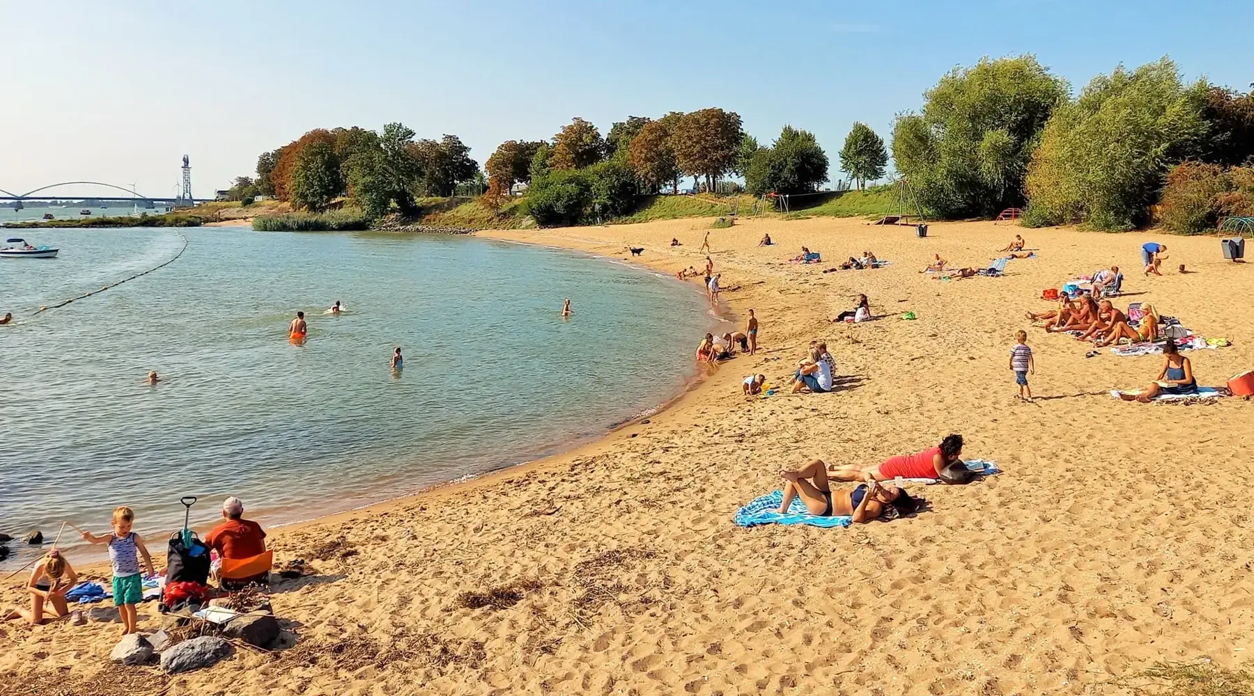 Außerhalb des Wassertores