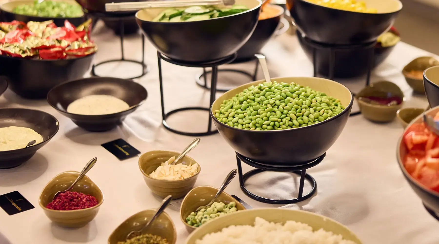 Detail photo of the poké bowl buffet