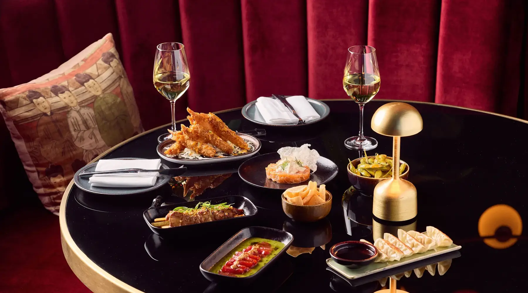 Aziatische gerechten to share in Skybar Mr. Sato