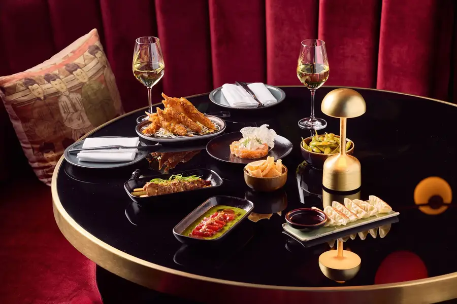 Aziatische gerechten to share in Skybar Mr. Sato