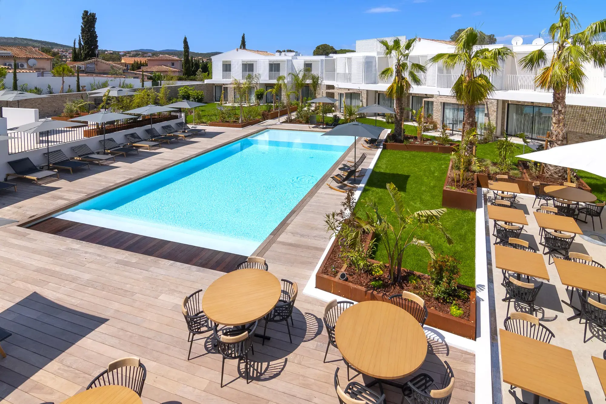 La piscine de l'hôtel Van der Valk Bloom.
